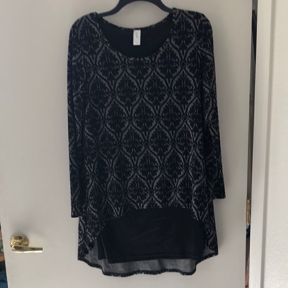 Vfish Long Sleeve Hi low dress size S gently used